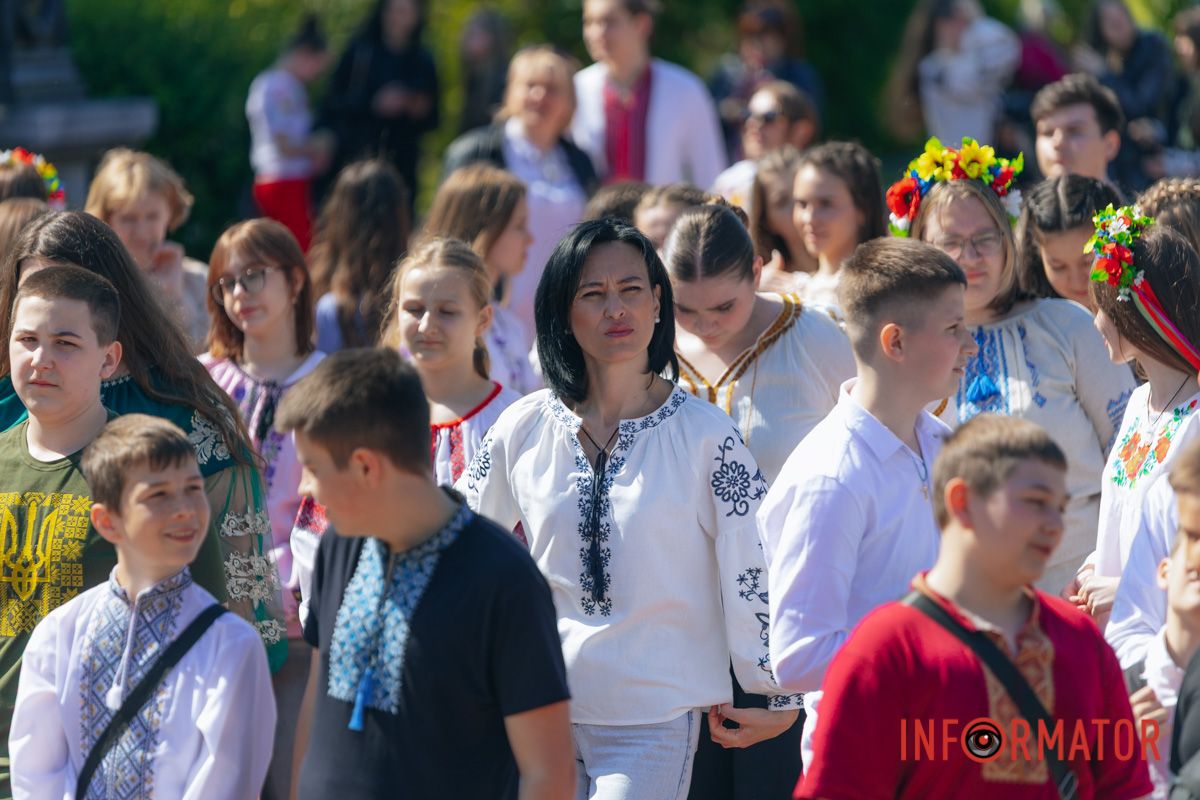 Днепр в вышиванках: ищите себя на праздничных фото.