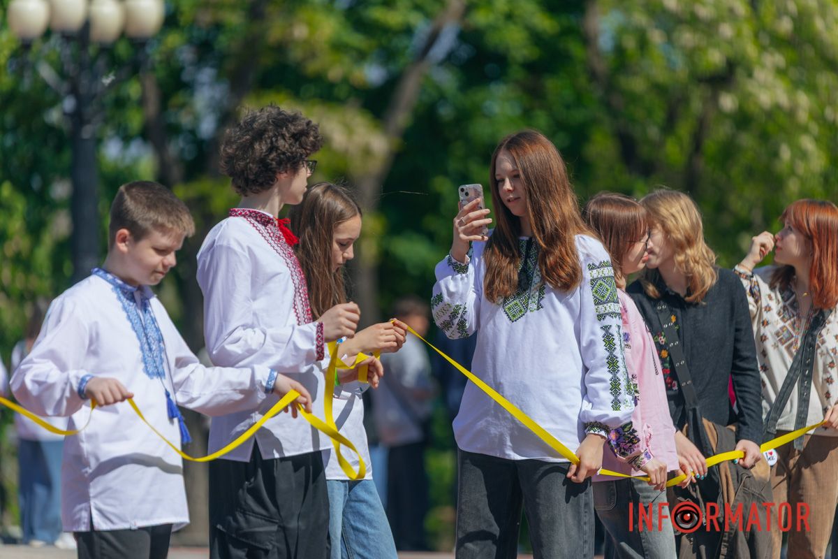 Днепр в вышиванках: ищите себя на праздничных фото.