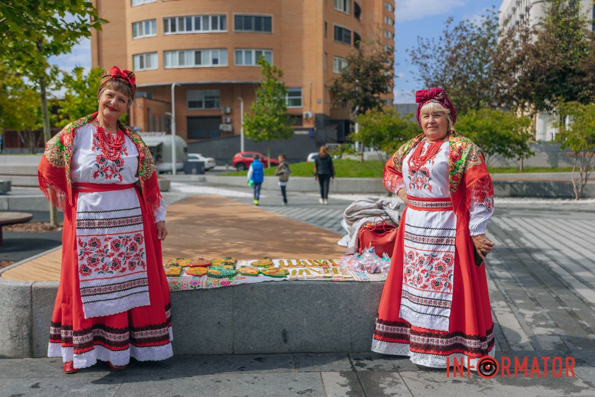 Днепр в вышиванках: ищите себя на праздничных фото.