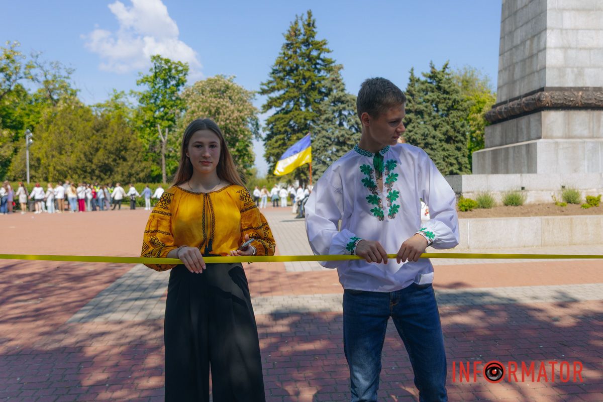 Днепр в вышиванках: ищите себя на праздничных фото.