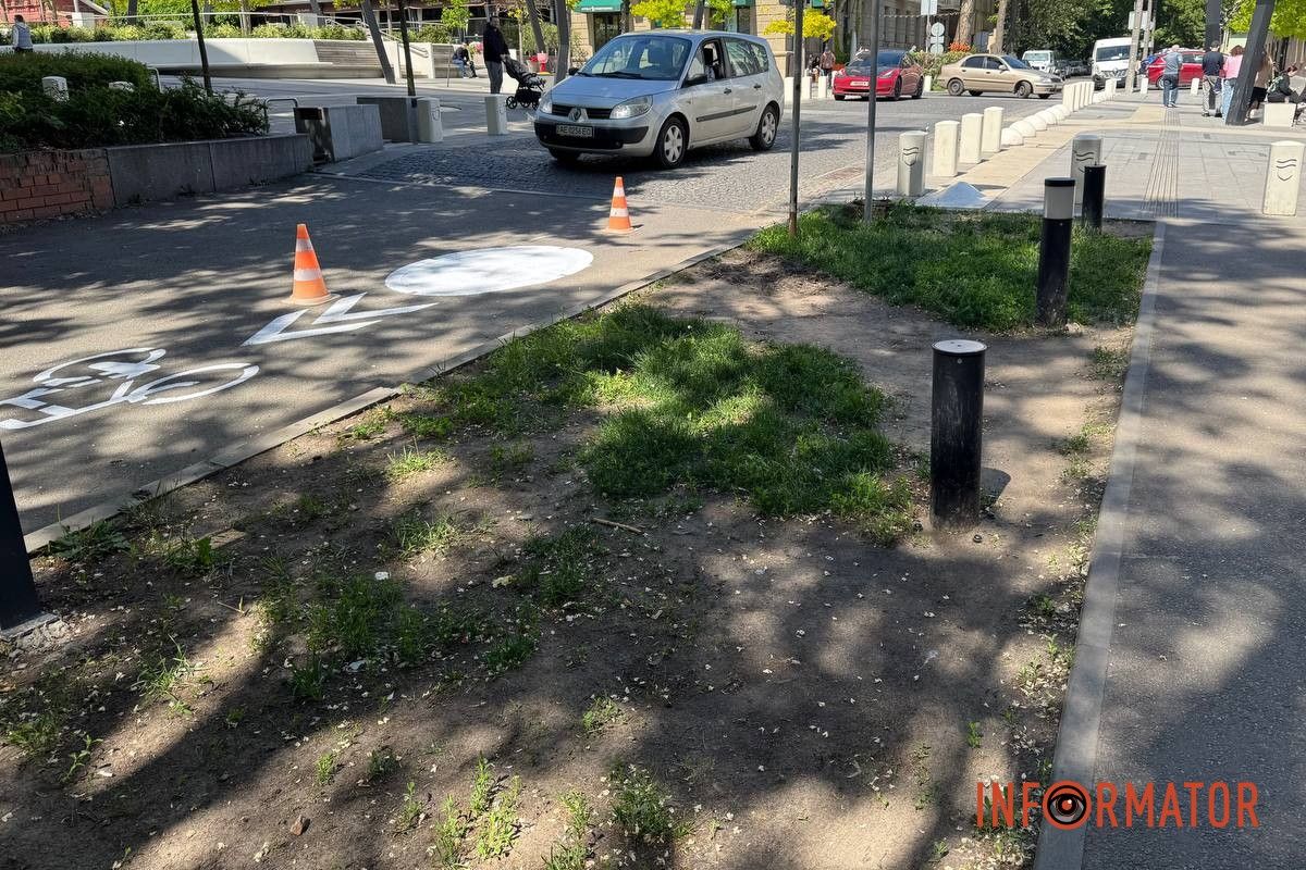 9 травня на Акінфієва встановлювали дорожні знаки 9 травня на Акінфієва встановлювали дорожні знаки