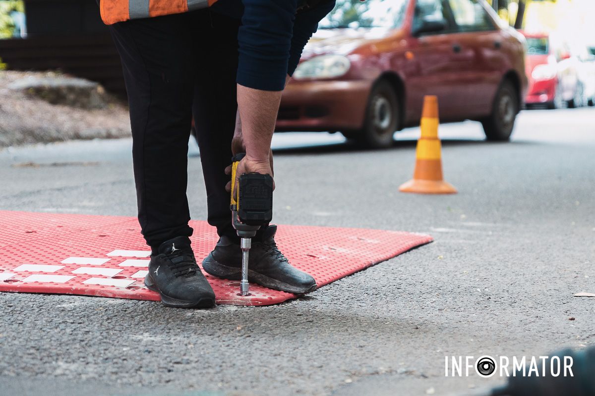 Фіксують "подушки" на дорозі