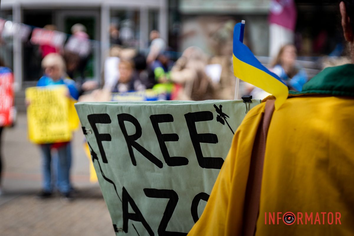 «Диалог двух миров»: в Днепре семьи пленных провели перформанс на Европейской площади 12