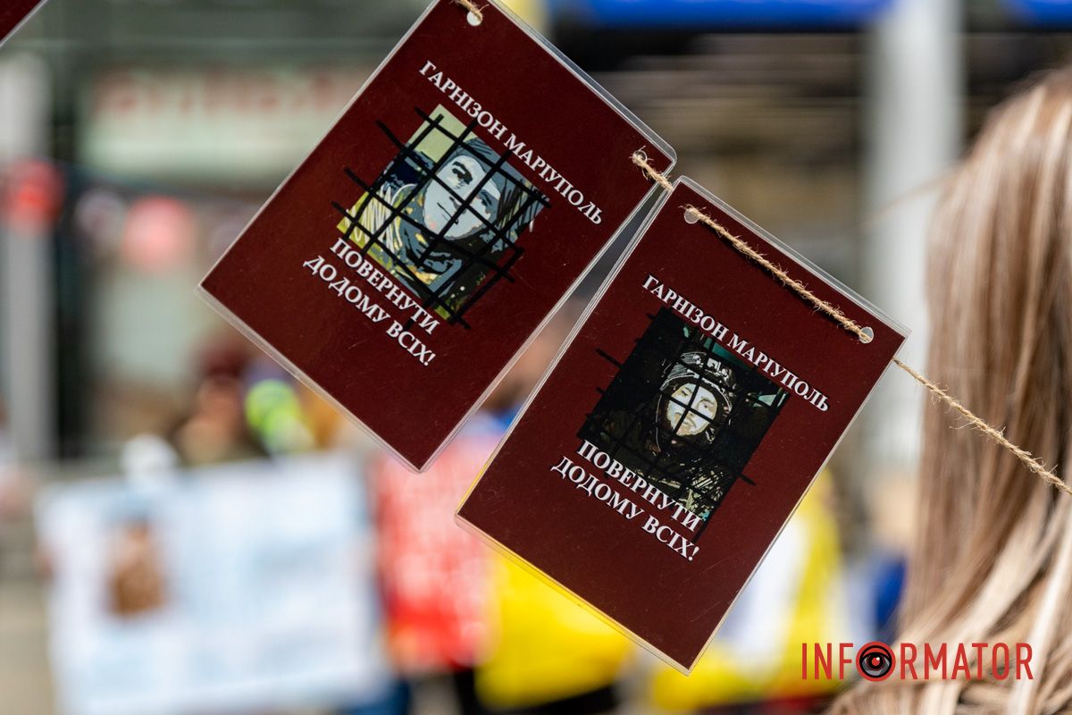 «Диалог двух миров»: в Днепре семьи пленных провели перформанс на Европейской площади 14