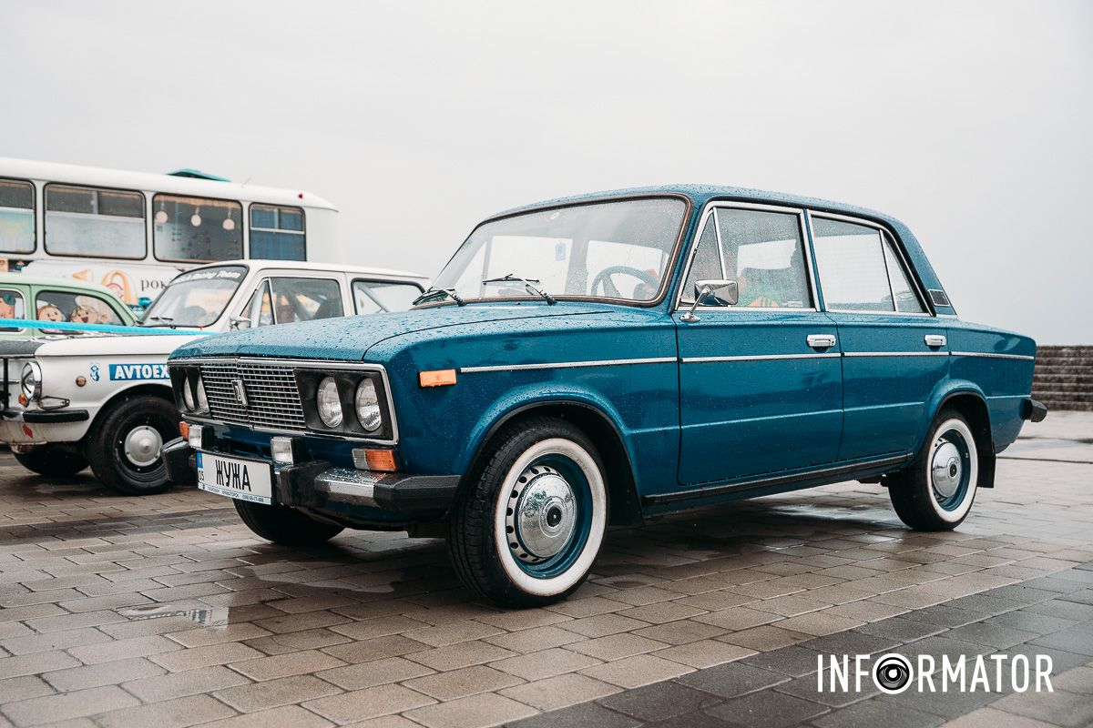 На Фестивальному причалі виставка ретро-машин проходить вже не перший раз “Ніч музеїв”: у Дніпрі на Фестивальному причалі виставка ретро-автомобілів 8