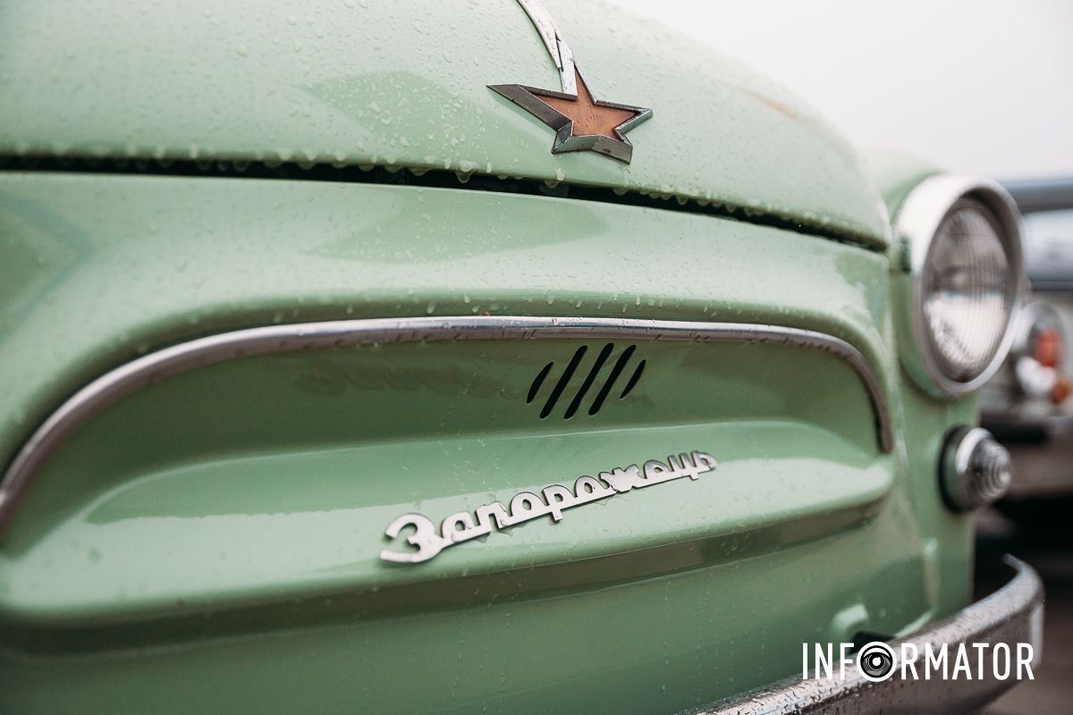 Один із експонатів музею “Ніч музеїв”: у Дніпрі на Фестивальному причалі виставка ретро-автомобілів 3