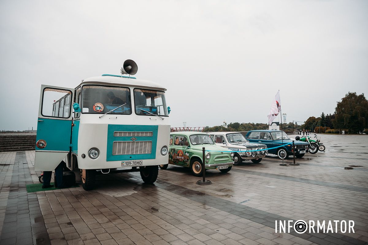 У Дніпрі проходить "Ніч музеїв - 2025" “Ніч музеїв”: у Дніпрі на Фестивальному причалі виставка ретро-автомобілів 9