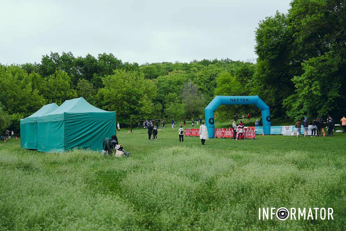 В Днепре в Туннельной балке проходил благотворительный забег "Узор победы".