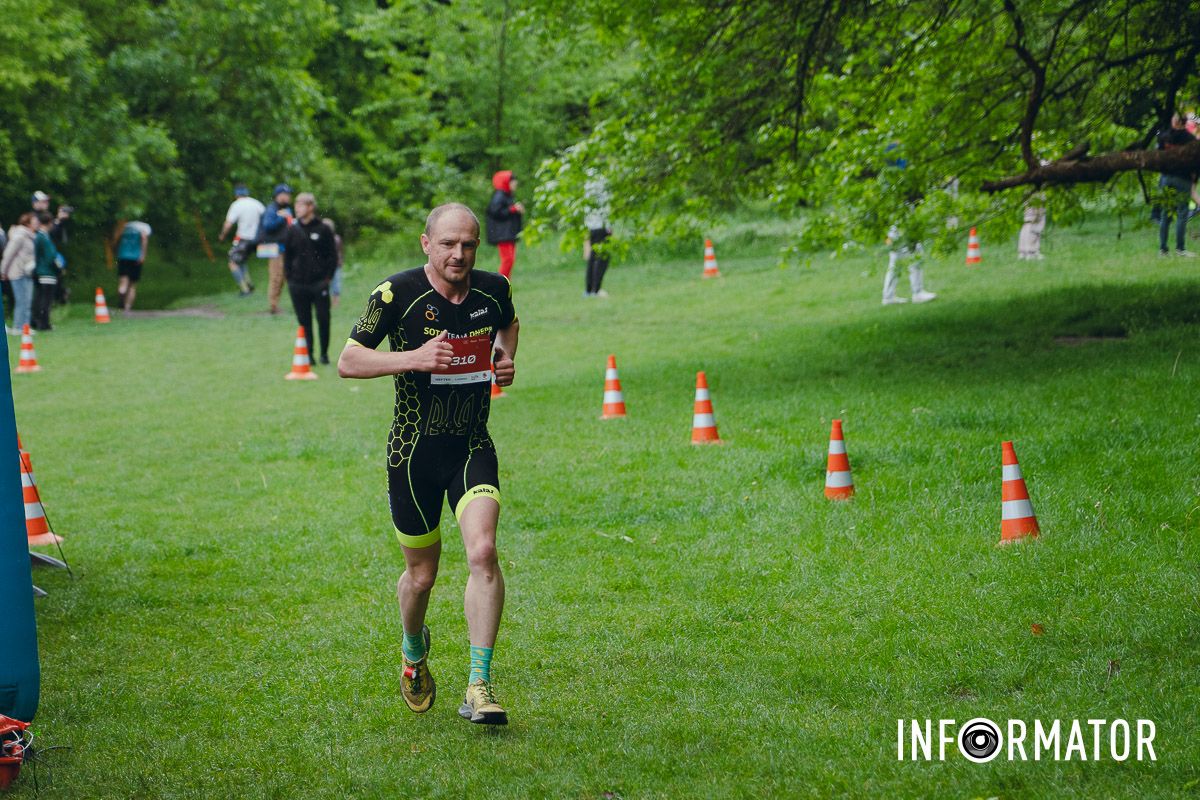 В Днепре в Туннельной балке проходил благотворительный забег "Узор победы".