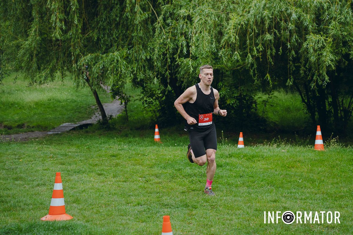 В Днепре в Туннельной балке проходил благотворительный забег "Узор победы" 13