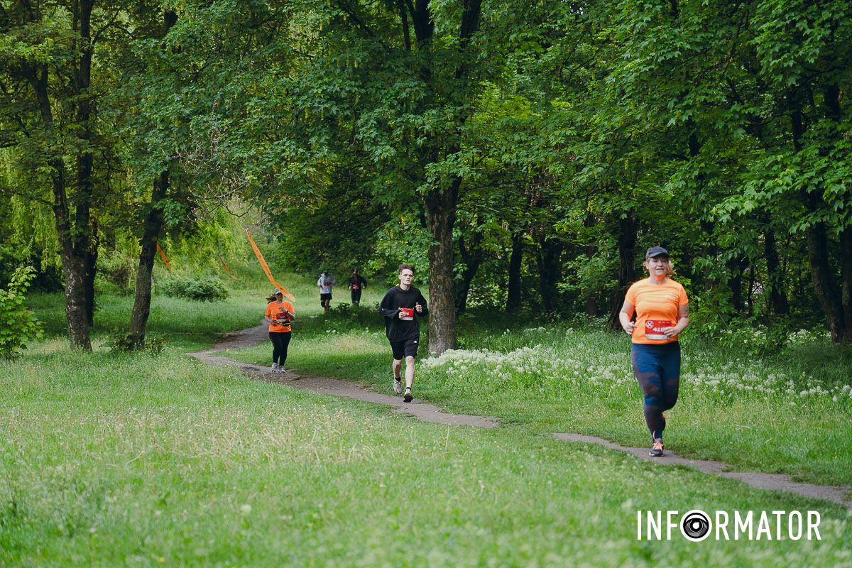 В Днепре в Туннельной балке проходил благотворительный забег "Узор победы" 8