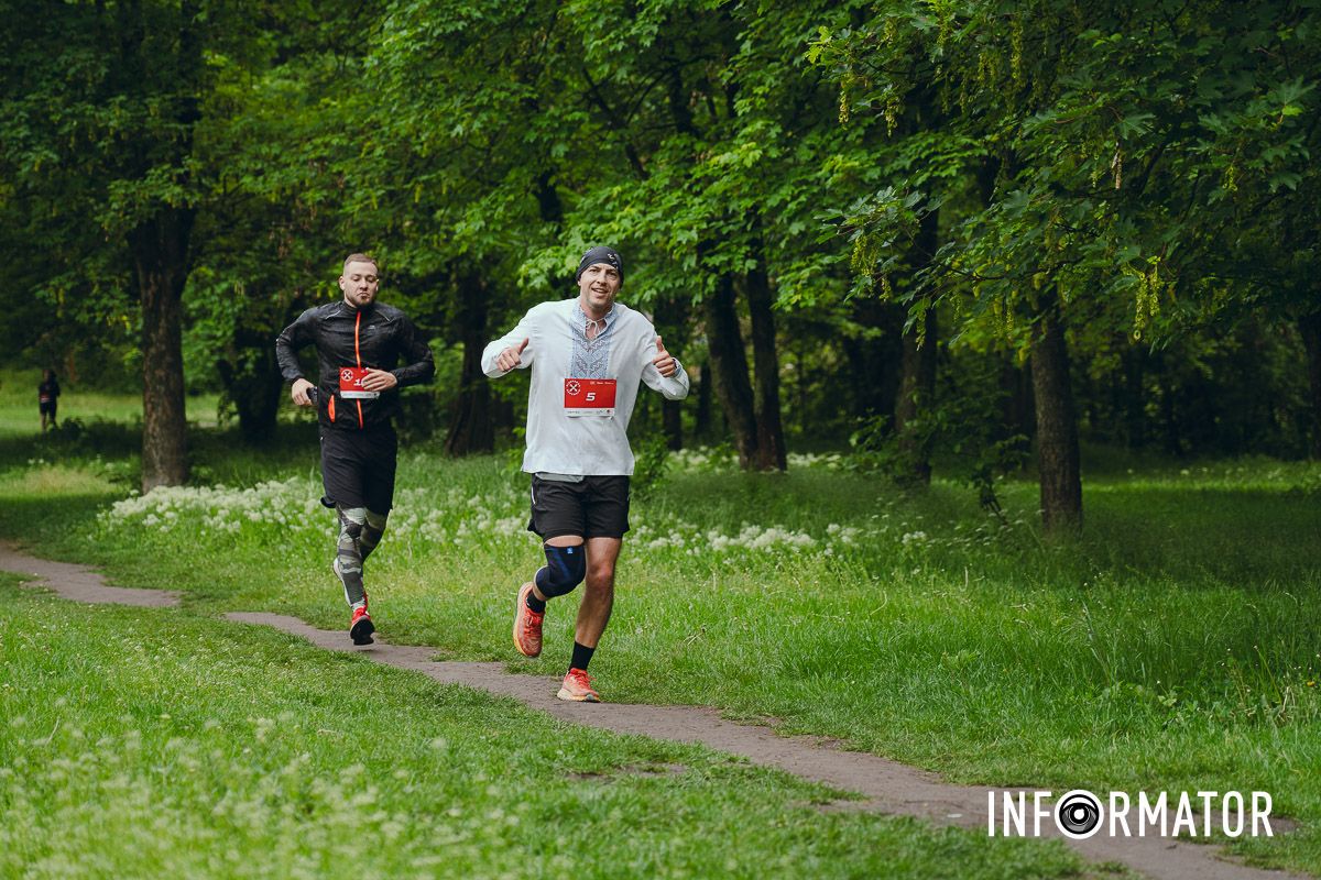 В Днепре в Туннельной балке проходил благотворительный забег "Узор победы" 10