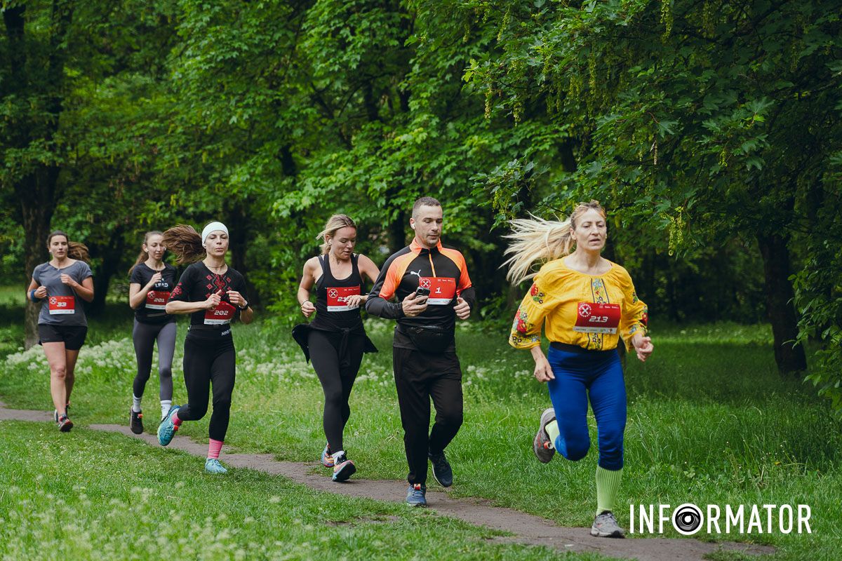 В Днепре в Туннельной балке проходил благотворительный забег "Узор победы" 11