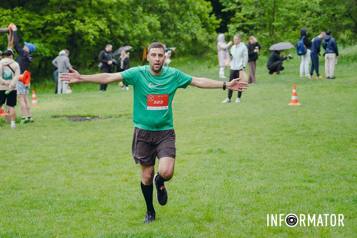 В Днепре в Туннельной балке проходил благотворительный забег "Узор победы" 18