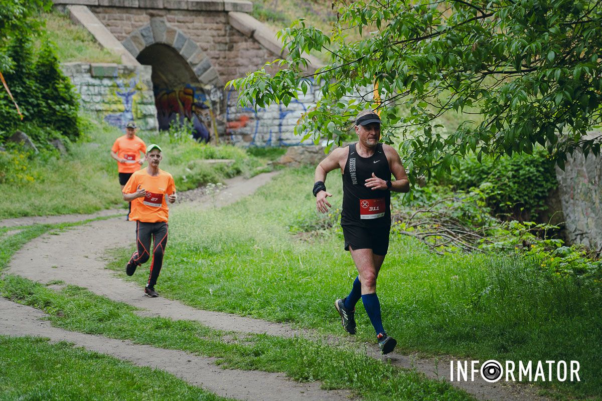 В Днепре в Туннельной балке проходил благотворительный забег "Узор победы" 14