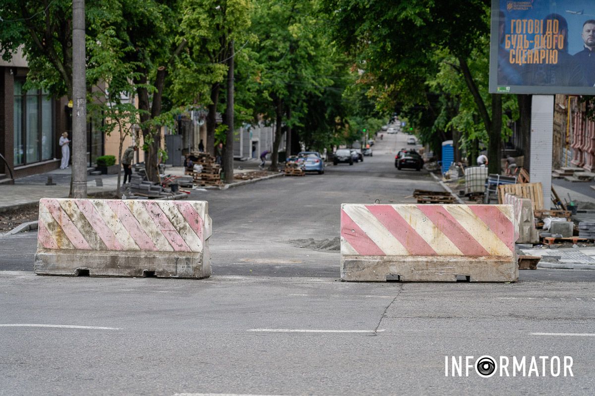 Рух неможливий  Прибрали усі сходи: як у Дніпрі просувається ремонт на перекритій вулиці Воскресенській 8