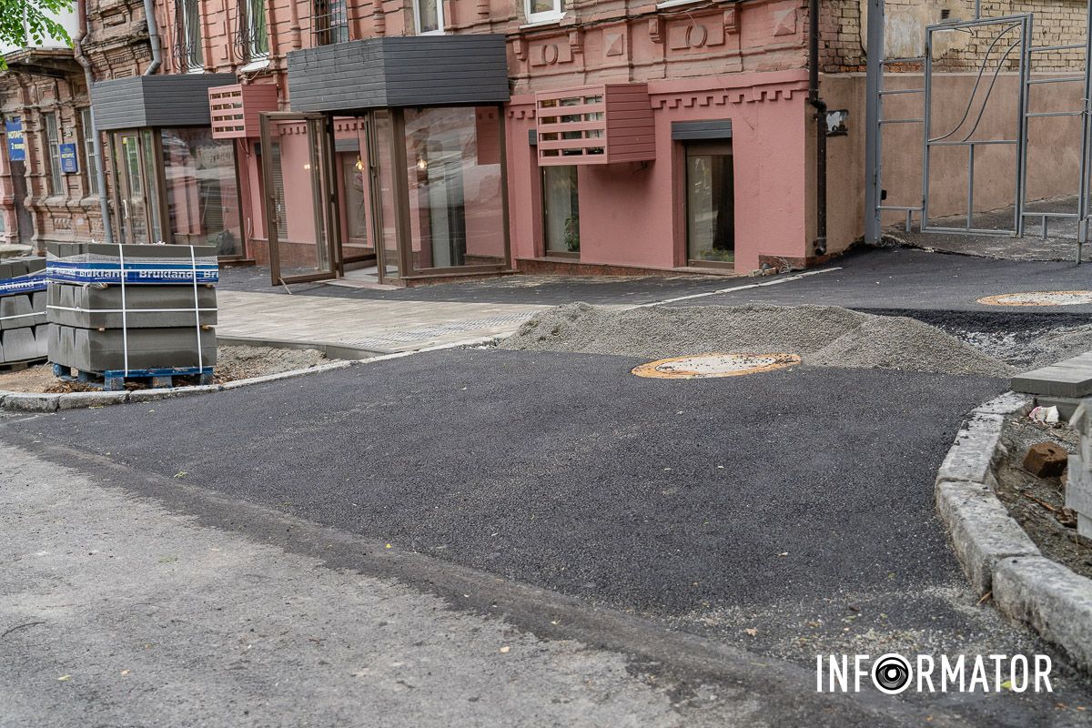 З 4 травня вулиця перекрита Прибрали усі сходи: як у Дніпрі просувається ремонт на перекритій вулиці Воскресенській 2
