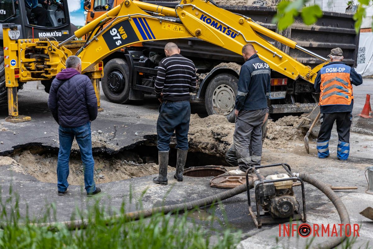 Феодосия Макаревского находится недалеко от улицы Акинфиева. Ремонт сделали неделю назад: в Днепре переулке Феодосия Макаревского снова раскопали асфальт и перекрыли дорогу 8