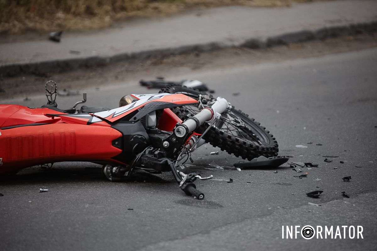 Дорогою розлетілися уламки