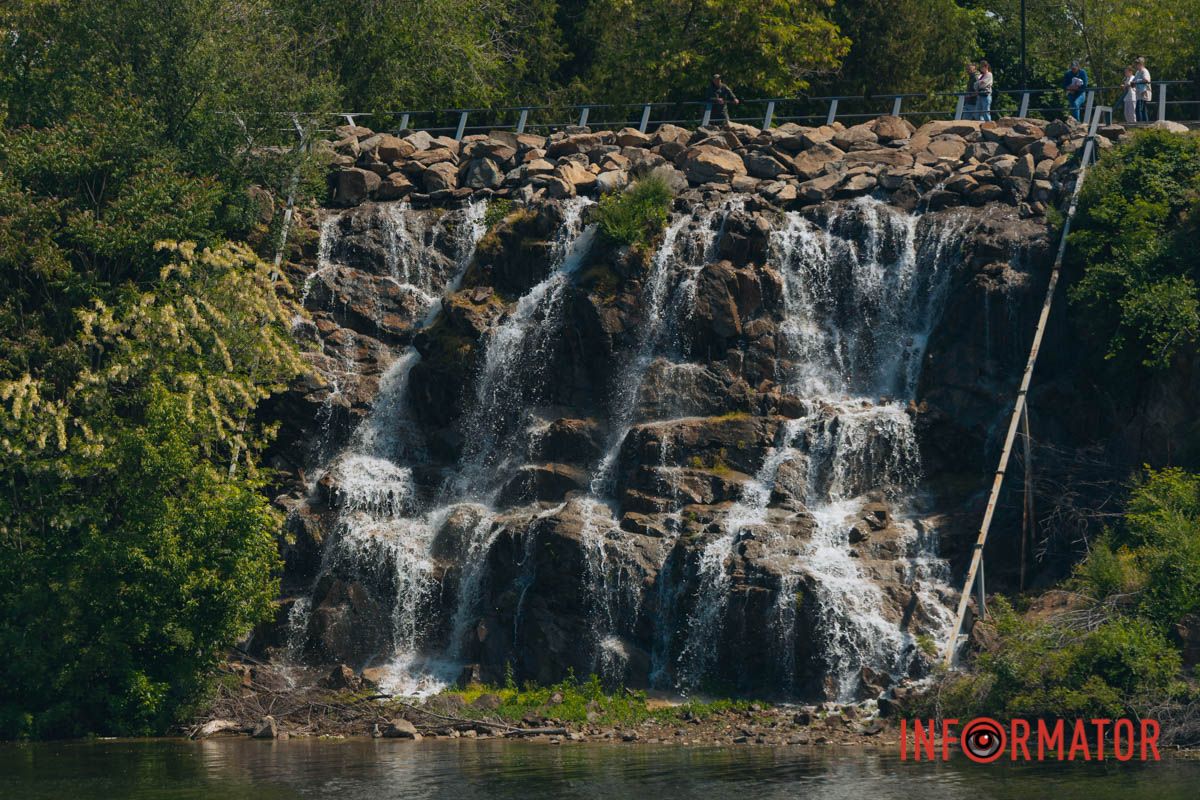 В Днепре заработал водопад "Порог ревущий"