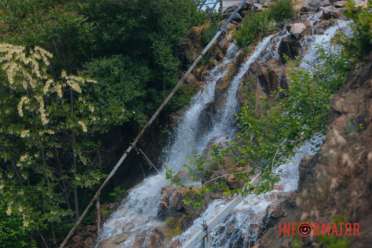 Открывали водопад в 2013 году с пушечными выстрелами