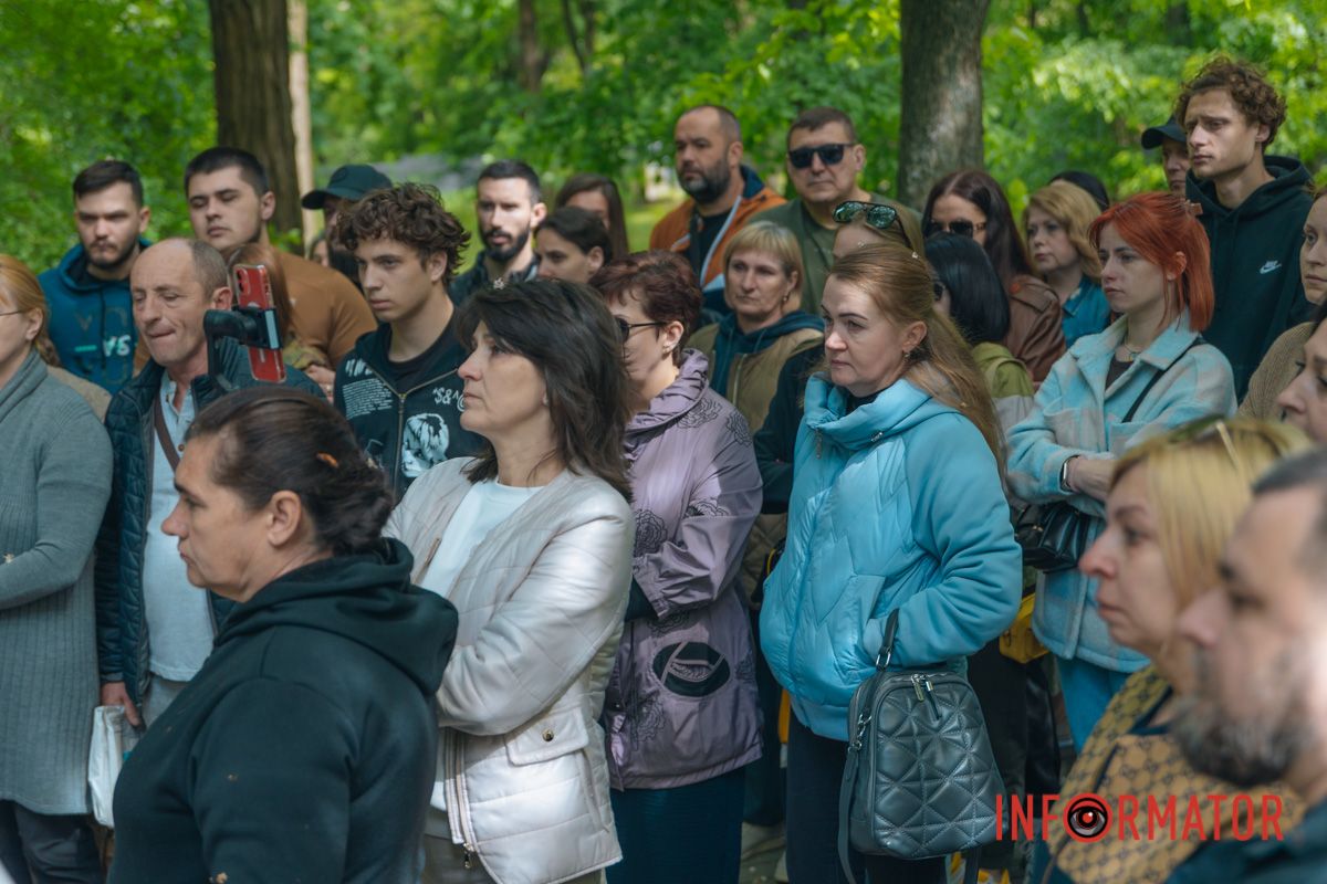 Нагадування, що війна торкнулася кожного: у Дніпрі EVA створила Алею пам’яті на честь загиблих співробітників 2