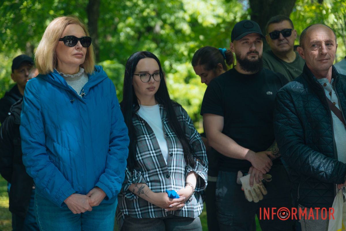 Нагадування, що війна торкнулася кожного: у Дніпрі EVA створила Алею пам’яті на честь загиблих співробітників 8