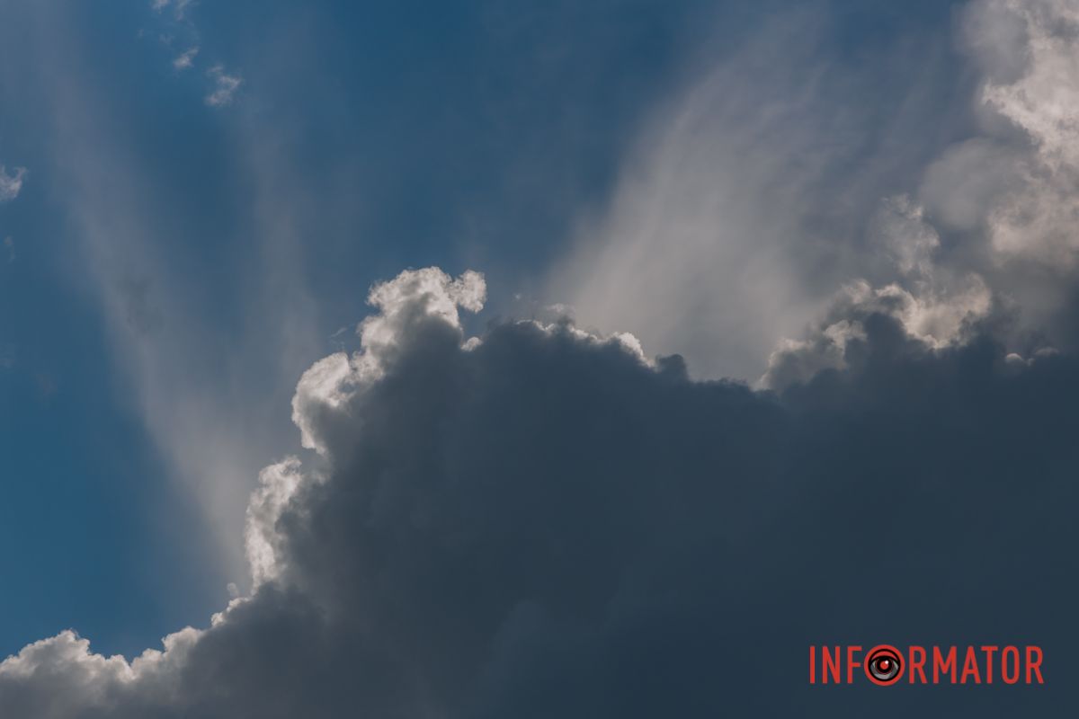 Дождь смыл усталость: Днепр укрыло одеяло из облаков 7