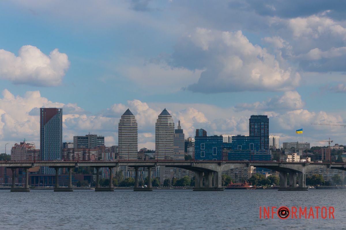 Дождь смыл усталость: Днепр укрыло одеяло из облаков 12