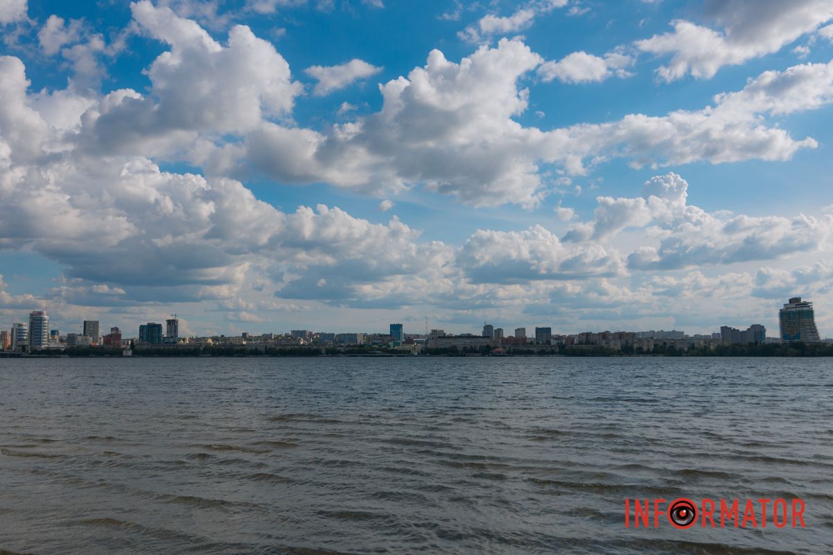 Дождь смыл усталость: Днепр укрыло одеяло из облаков 16