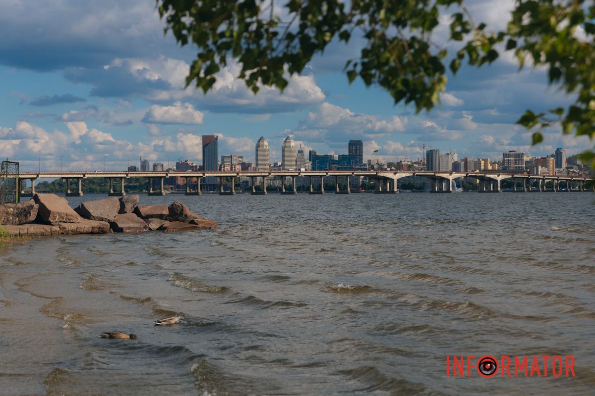 Дождь смыл усталость: Днепр укрыло одеяло из облаков 13