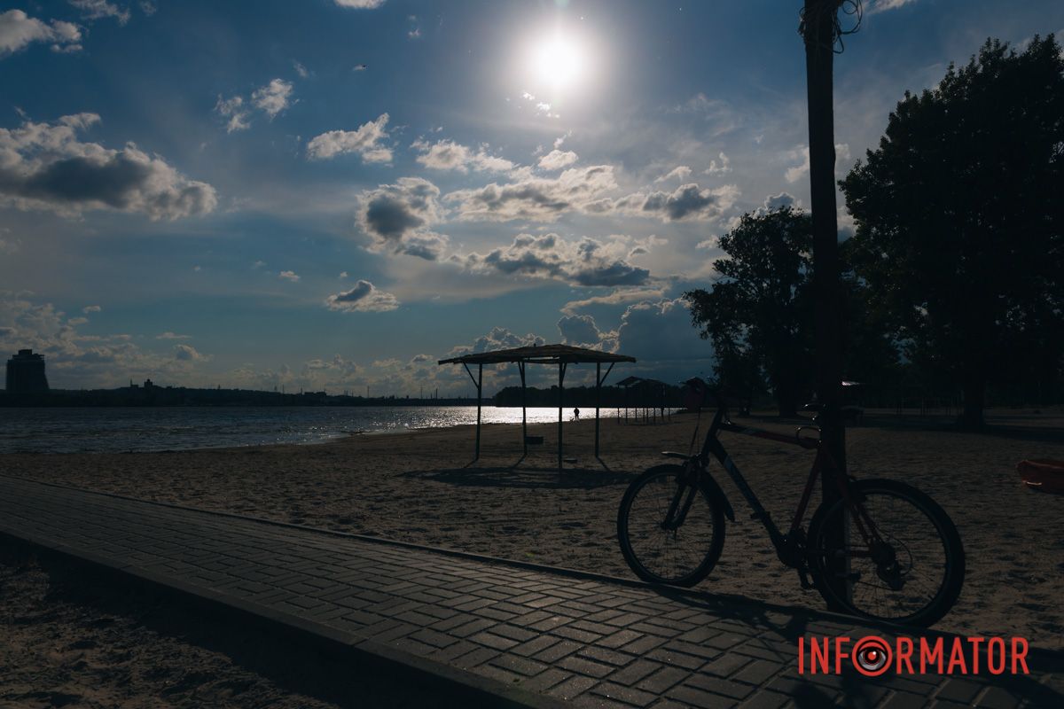 Дождь смыл усталость: Днепр укрыло одеяло из облаков.