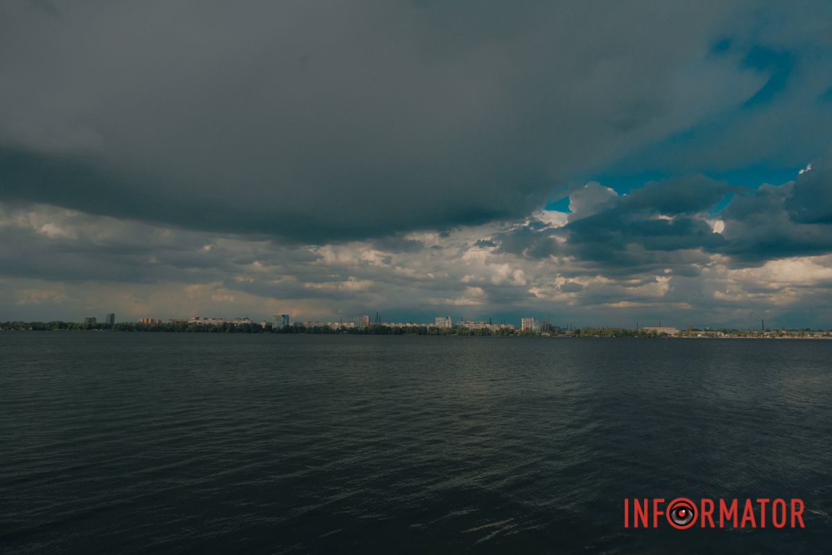 Дождь смыл усталость: Днепр укрыло одеяло из облаков 15