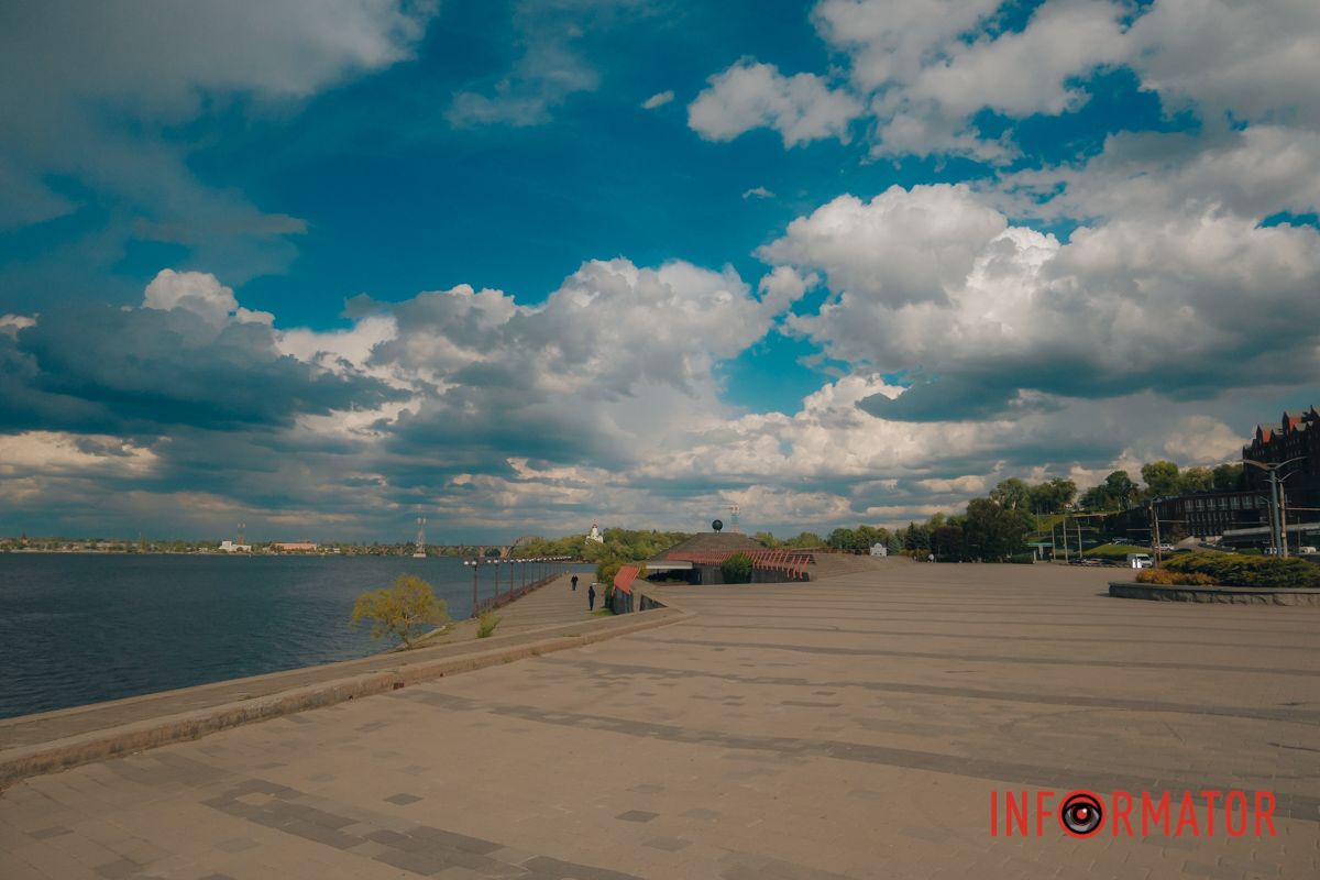 Дождь смыл усталость: Днепр укрыло одеяло из облаков 14