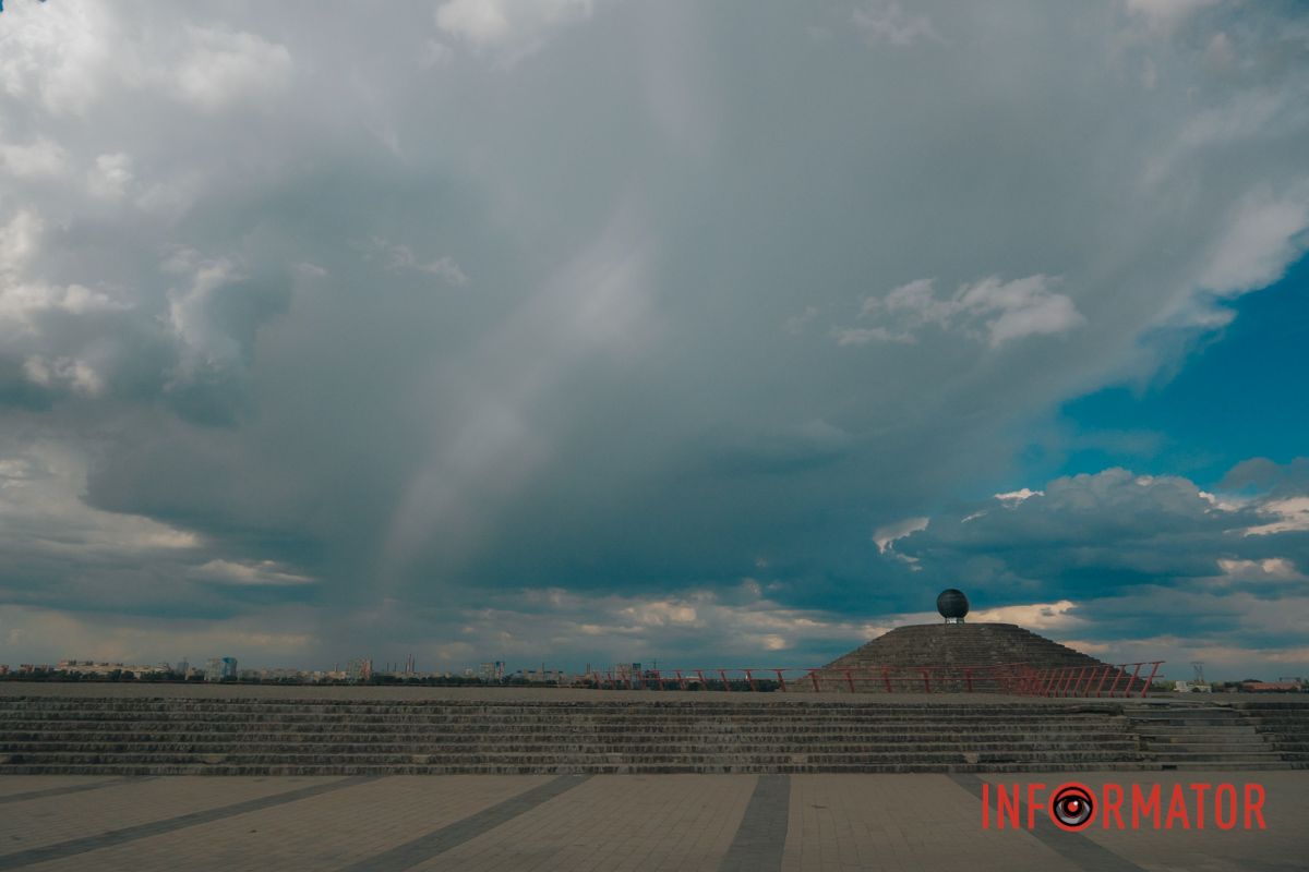 Дождь смыл усталость: Днепр укрыло одеяло из облаков 18