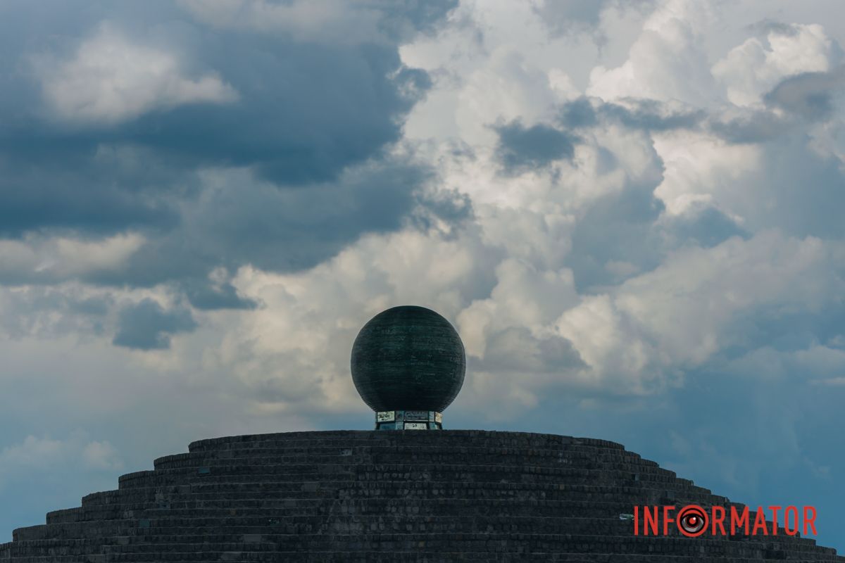 Дождь смыл усталость: Днепр укрыло одеяло из облаков 19