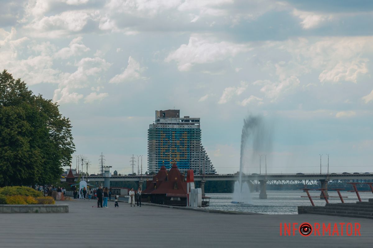 Дождь смыл усталость: Днепр укрыло одеяло из облаков 22