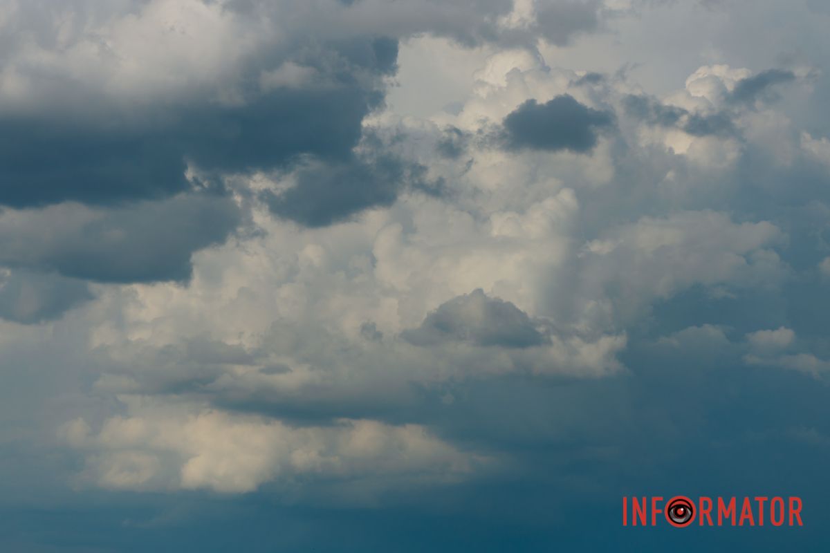 Дождь смыл усталость: Днепр укрыло одеяло из облаков 20