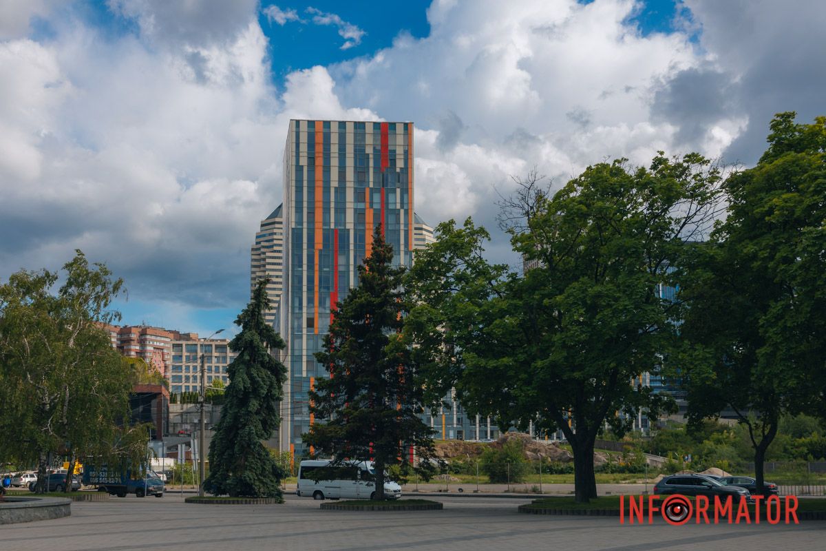 Дождь смыл усталость: Днепр укрыло одеяло из облаков 30