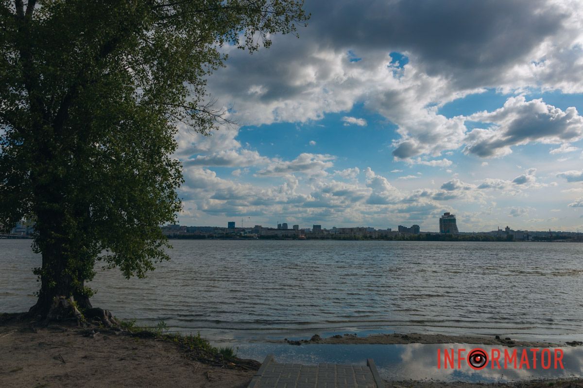 Дождь смыл усталость: Днепр укрыло одеяло из облаков 35