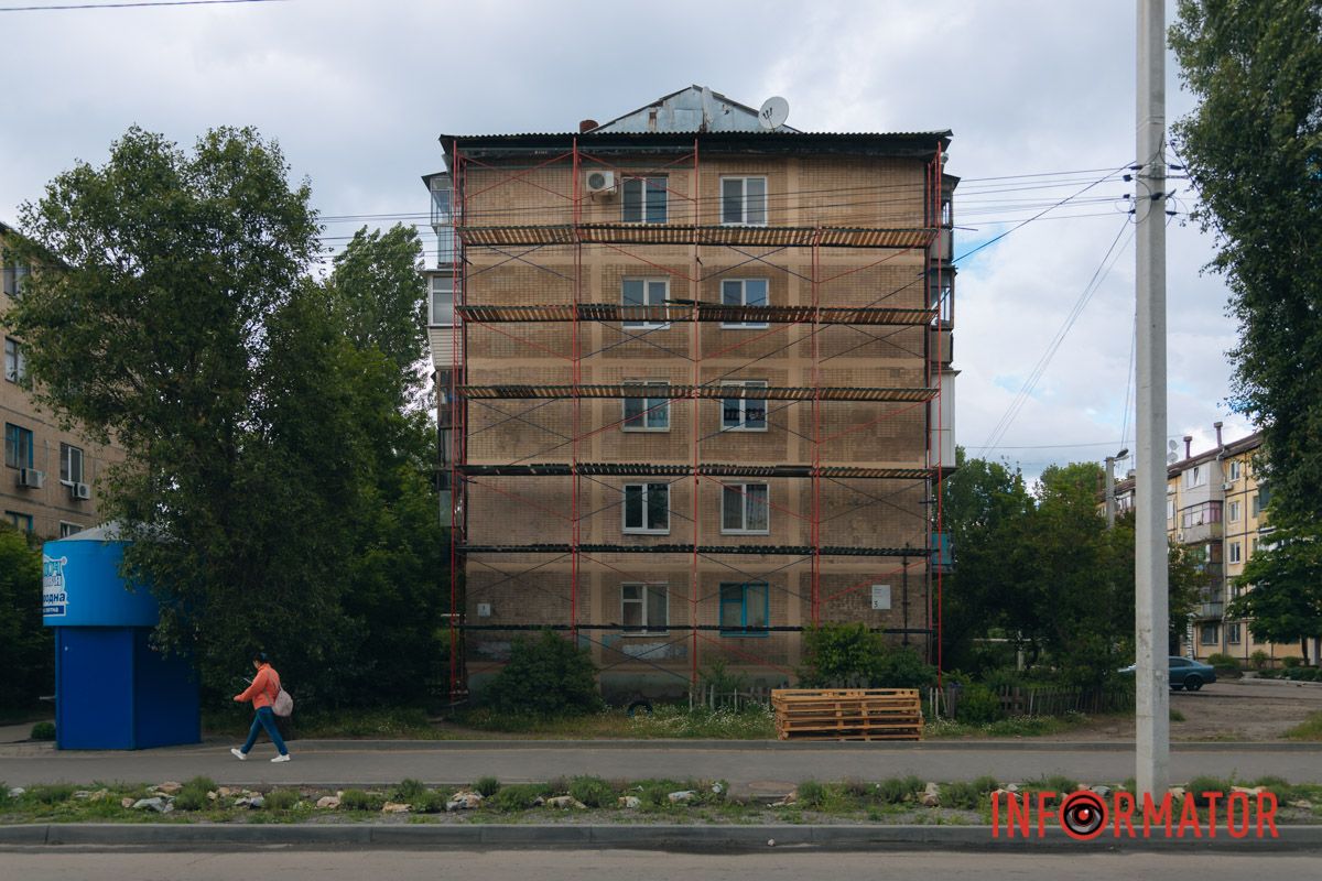 Фасад одного из домов напротив сквера Усачева украсят цветами ирисами