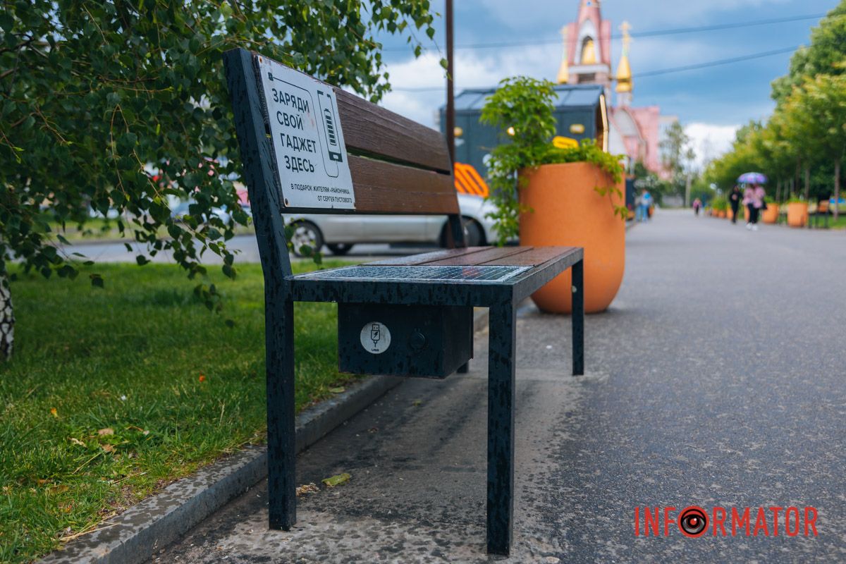 Таблички не обновляли - они так и остались на русском