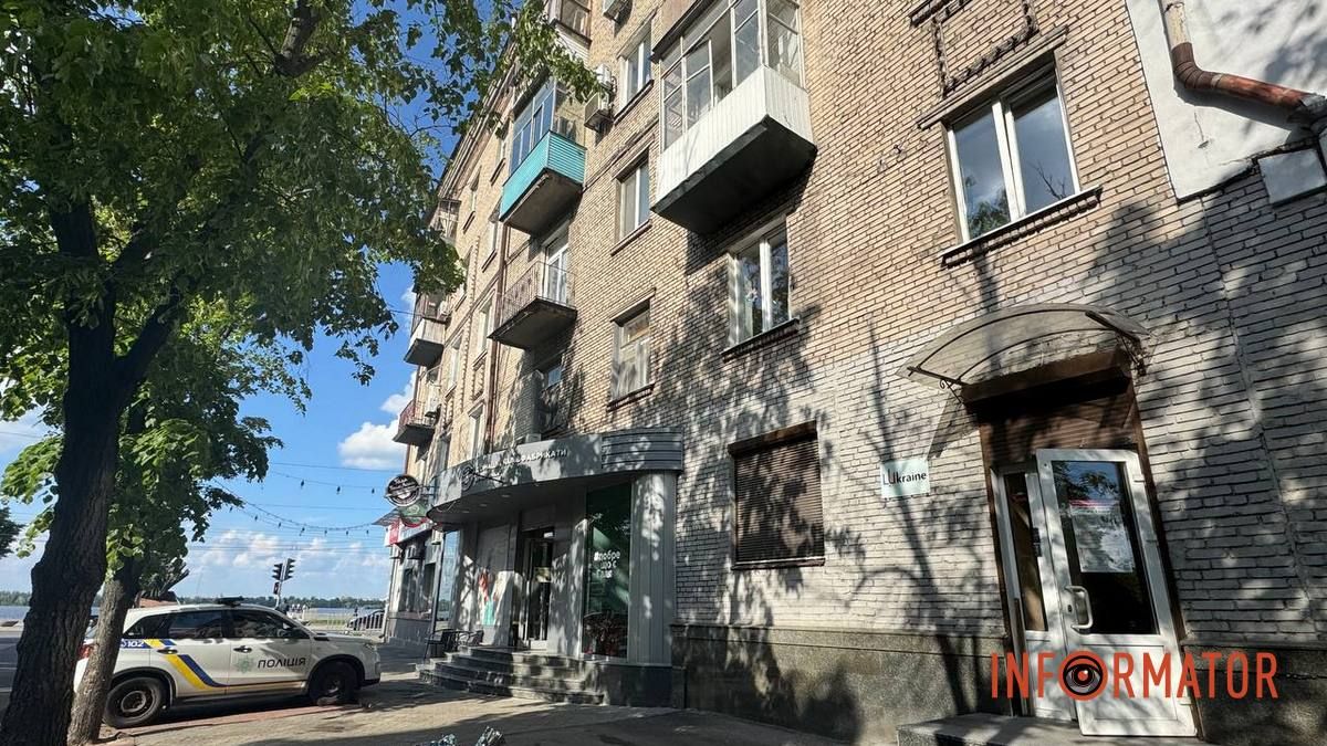 В Днепре на Воскресенской из окна многоэтажки выпал человек