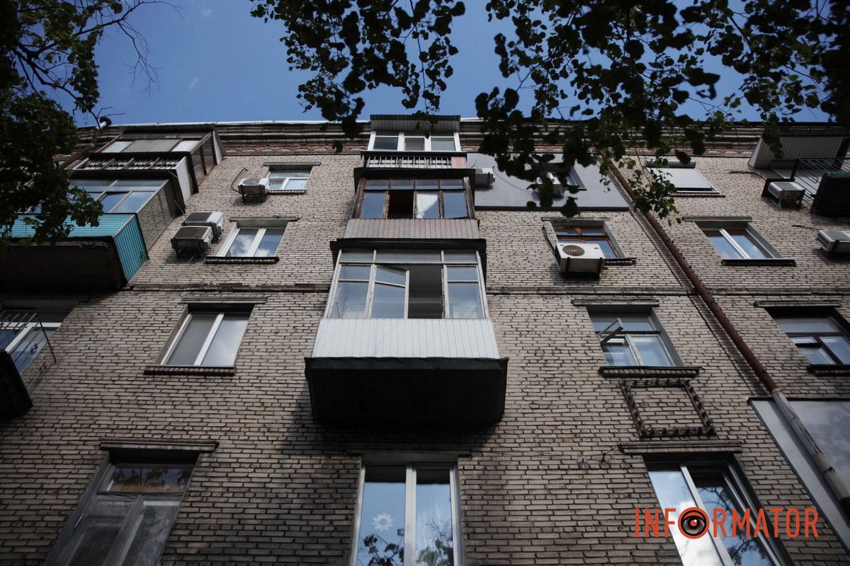 У Дніпрі на Воскресенській чоловік випав з вікна багатоповерхівки 2