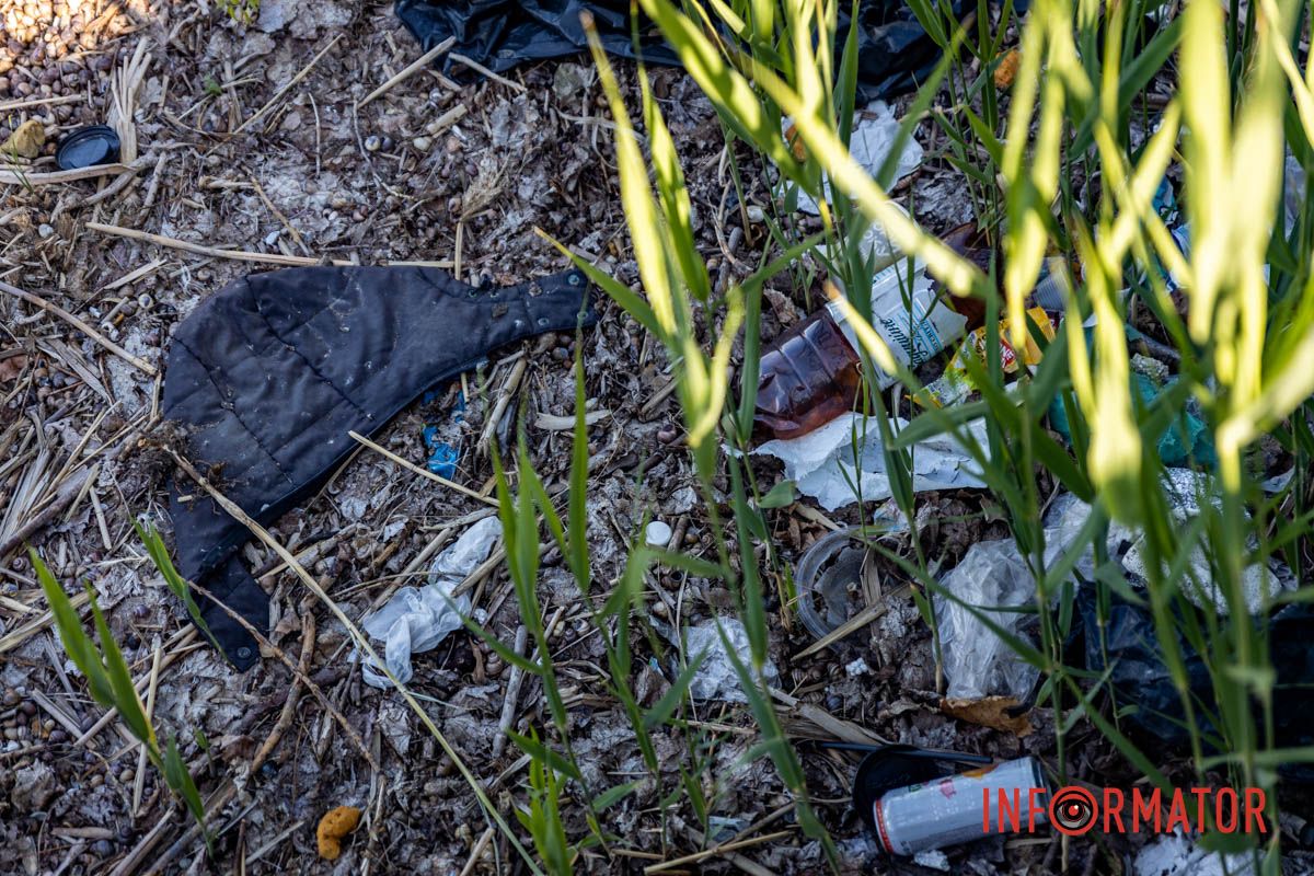 У центрі Дніпра — смітник біля води: що сталося з Фестивальним причалом 3