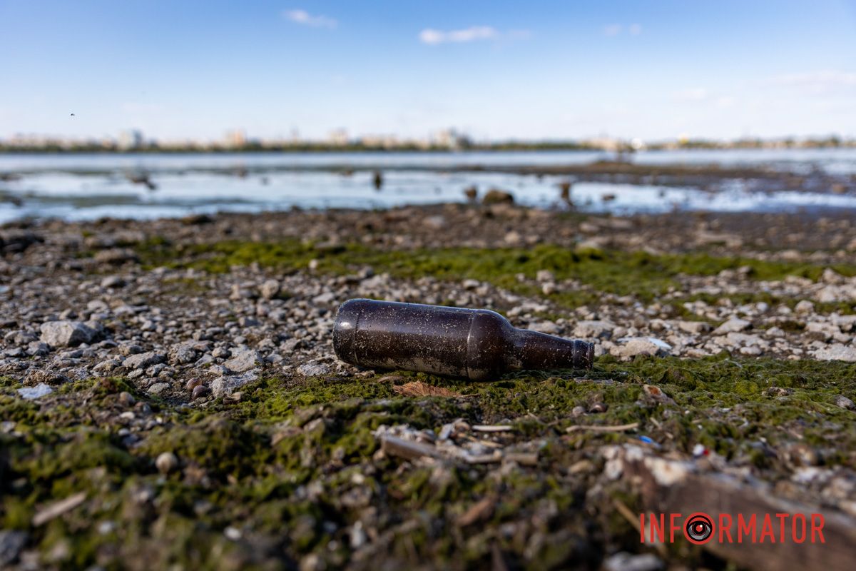 У центрі Дніпра — смітник біля води: що сталося з Фестивальним причалом 14