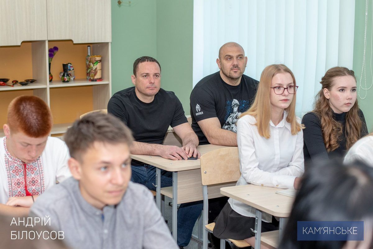 У будівлі повністю оновили внутрішнє оздоблення, замінили всі інженерні мережі Відкрили після капітального ремонту корпус Ліцею у Кам’янському 4