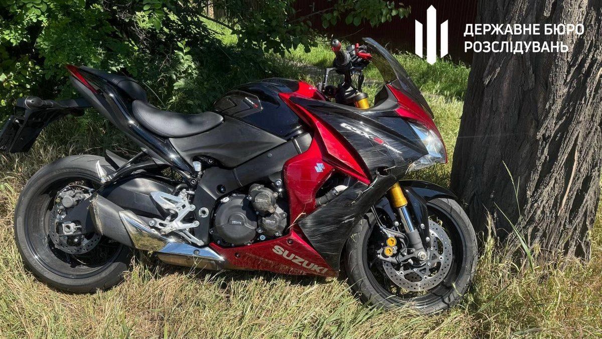 Мотоцик Suzuki, на якому їхав суддя Станіслав Ричка Мотоцик Suzuki, на якому їхав суддя Станіслав Ричка
