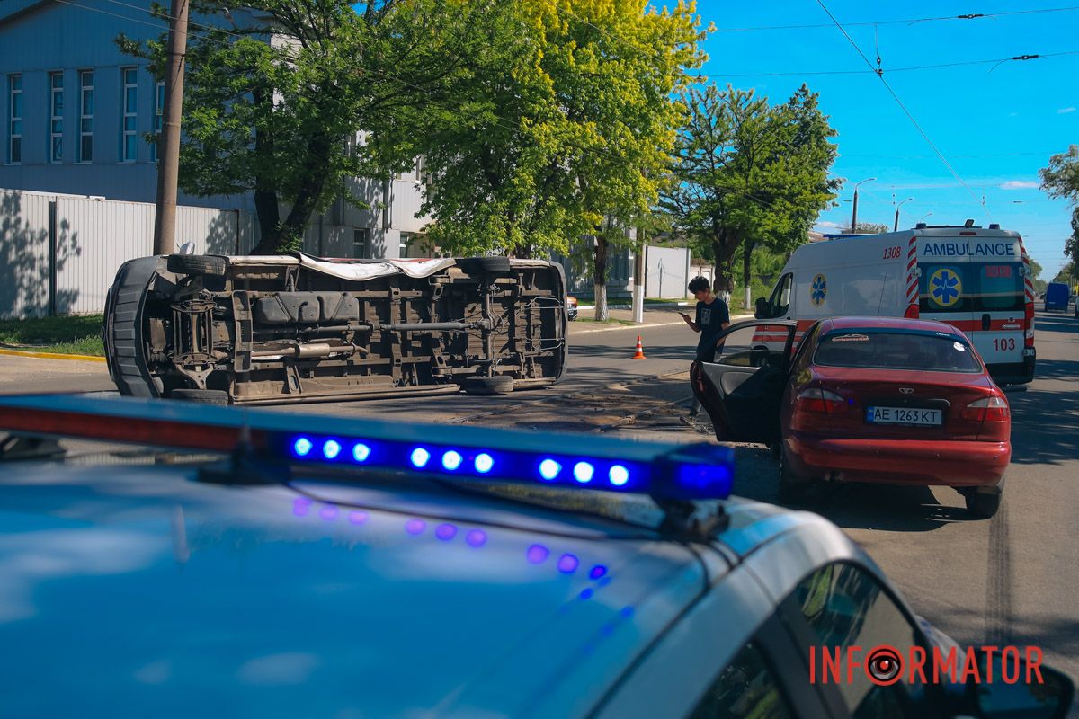 У Дніпрі на проспекті Богдана Хмельницького зіштовхнулись Daewoo та Mercedes фірми “Ласунка” 7