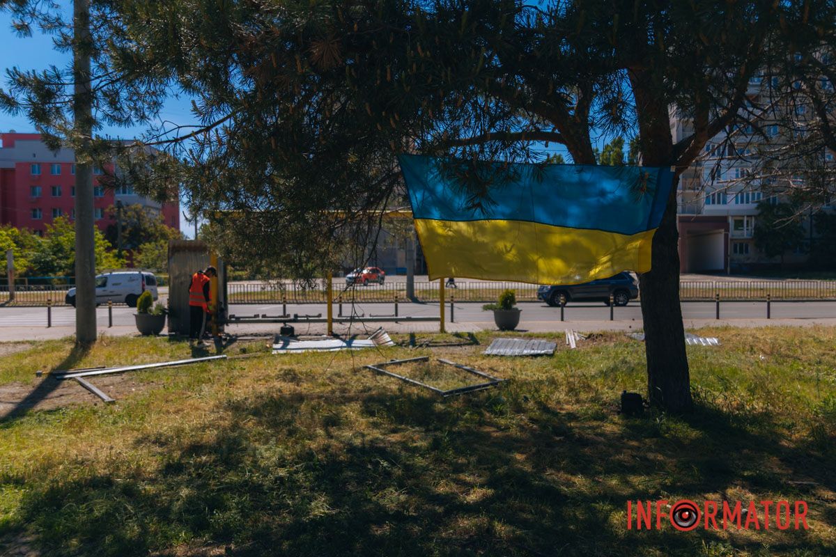 У п’ятницю, 23 травня, у Дніпрі на житловому масиві Перемога, навпроти будинку №118, почали ремонтувати зупинку